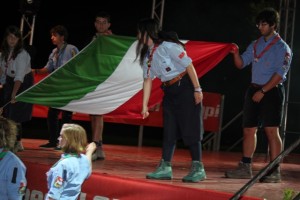 Gli Scouts con la bandiera italiana