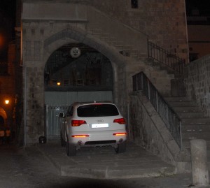 Un Suv a San Pellegrino: così si parcheggia a Viterbo