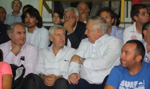 Il sindaco Michelni accanto a Piero Camilli. Dietro, l'avvocato Ranucci