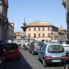 Traffico in piazza Fontana Grande