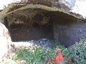 Via San Paolo: una grotta come rifugio