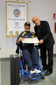 Luigi Manganiello con un atleta di Viterbosport