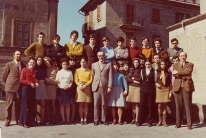 Il prof. Luiso (ultimo a destra) con una classe del "Buratti" nel 1970