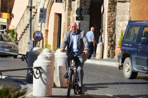 Il sindaco Mazzola in bicicletta