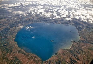 Il lago di Bolsena visto dall'alto
