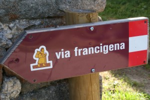 Un cartello indicatore della Via Francigena