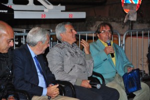 Il sindaco Michelini, il presidente del Sodalizio Mecarini e l'ex facchino Antonio Febbraro durante l'iniziativa dell'anno scorso