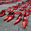 Le scarpette rosse simbolo della violenza sulle donne