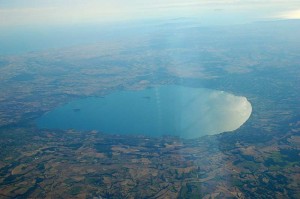 Il lago di Bolsena, dall'alto