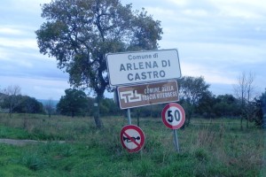 Il cartello di benvenuto ad Arlena