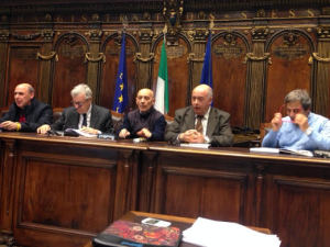 La conferenza di presentazione, con due degli autori, il professor D'Auria, il sindaco e l'assessore Delli Iaconi