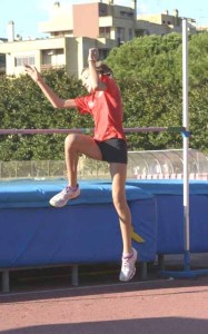 Maria Sara Clementi impegnata nel salto in alto