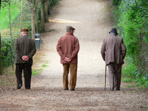 Anziani a passeggio