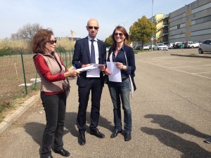 Il rettore Alessandro Ruggeri consegna 15 appezzamenti ad altrettanti dipendenti dell'Università della Tuscia destinati a farci un orto urbano