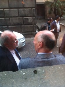 La nuca di Mazzola ieri a colloquio con Aldo Fabbrini fuori dalla Provincia