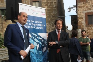 Nicola Zingaretti con il sindaco di Bagnoregio Francesco Bigiotti