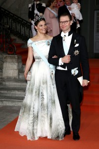 la principessa Victoria di Svezia in H&M con il marito