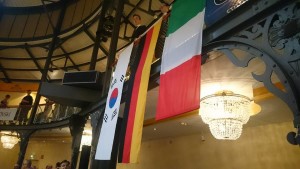 La bandiera italiana sul secondo gradino del podio a Stoccarda