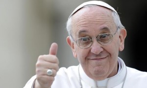 Papa Francesco, che fa ok col pollice