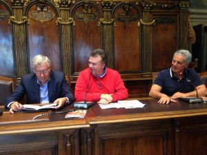 La presentazione della Festa dell'uva: da sinistra il sindaco Michelini, l'organizzatore Bracaglia, il presidente Mecarini
