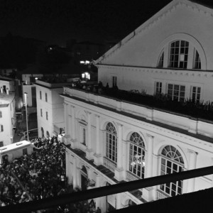 Osservatori privilegiati sul terrazzo del teatro dell'Unione
