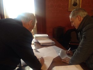 Il sindaco Michelini e il presidente Mecarini firmano la convenzione per il Museo della Macchina di Santa Rosa