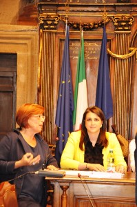 La giornalista Giovanna Rossiello con il vice sindaco Luisa Ciambella