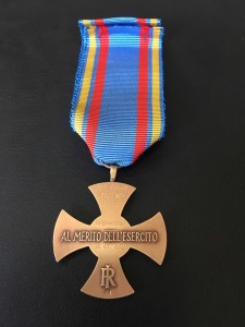 La croce di bronzo al merito dell'Esercito conferita al tenente Davide Secondi