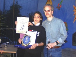 L'edizione 2000 del Mini festival: la vincitrice Anna Tatangelo con l'organizzatore Paolo Moricoli