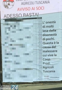 IL manifesto con i nomi di non ha pagato la Coop Tuscania